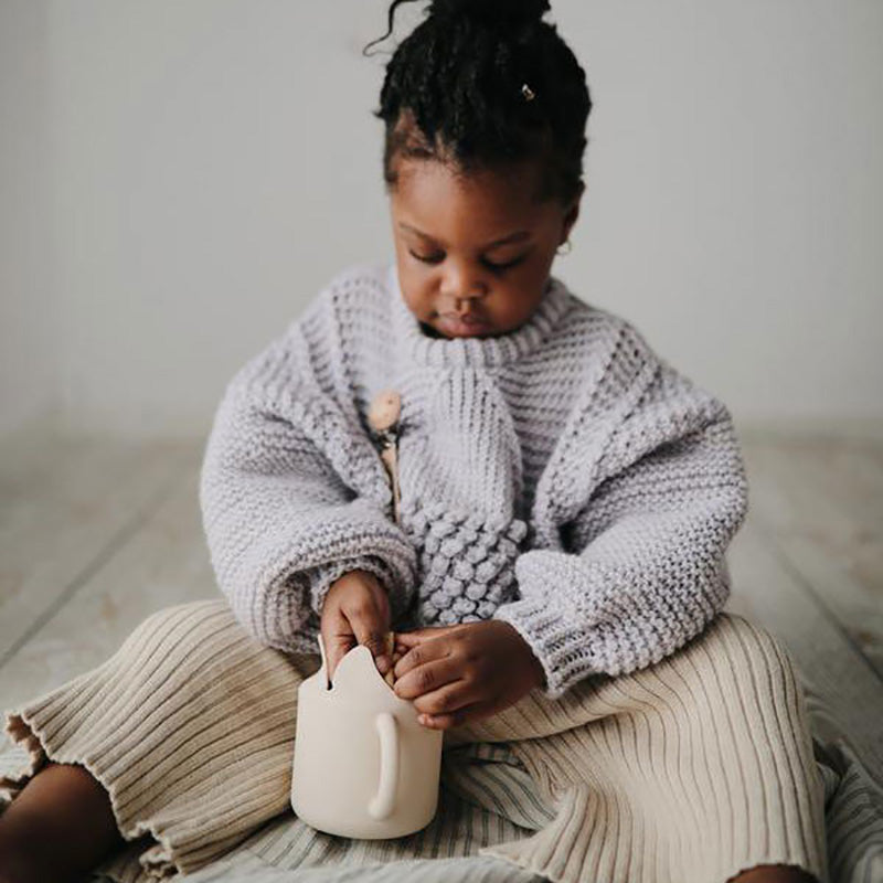 Mushie® Silikonska posodica za prigrizke Shifting Sand Mushie