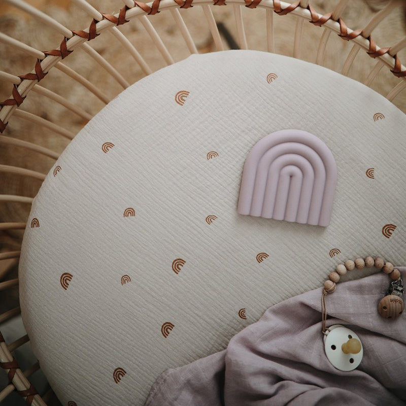 Mushie® Grizalo mavrica Shifting Sand Mushie