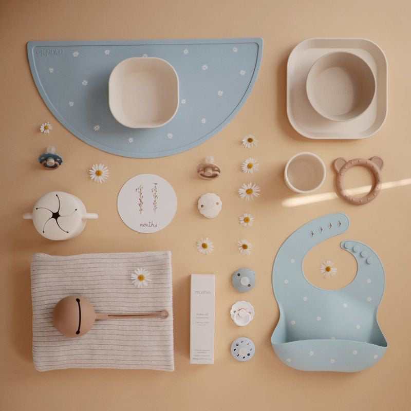 Mushie® Silikonska podloga za hranjenje White Daisy Mushie