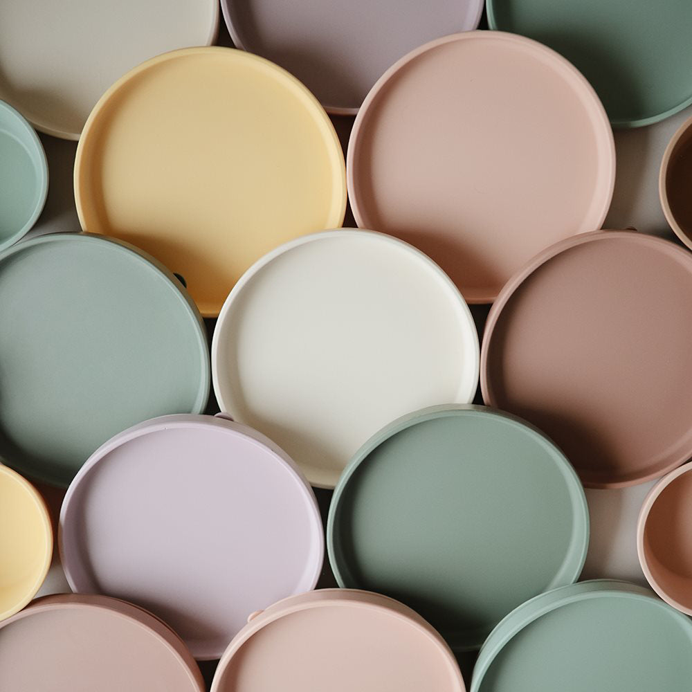 Mushie® Silikonski krožnik z vakumskim dnom Cambridge Blue Mushie