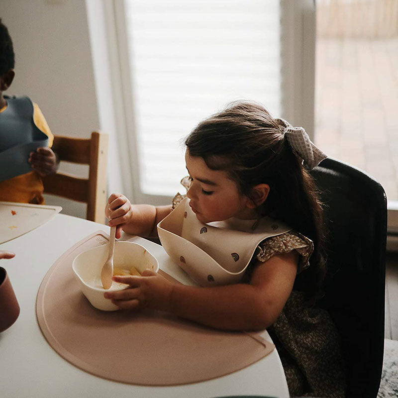 Mushie® Silikonski slinček Cambridge Blue Mushie