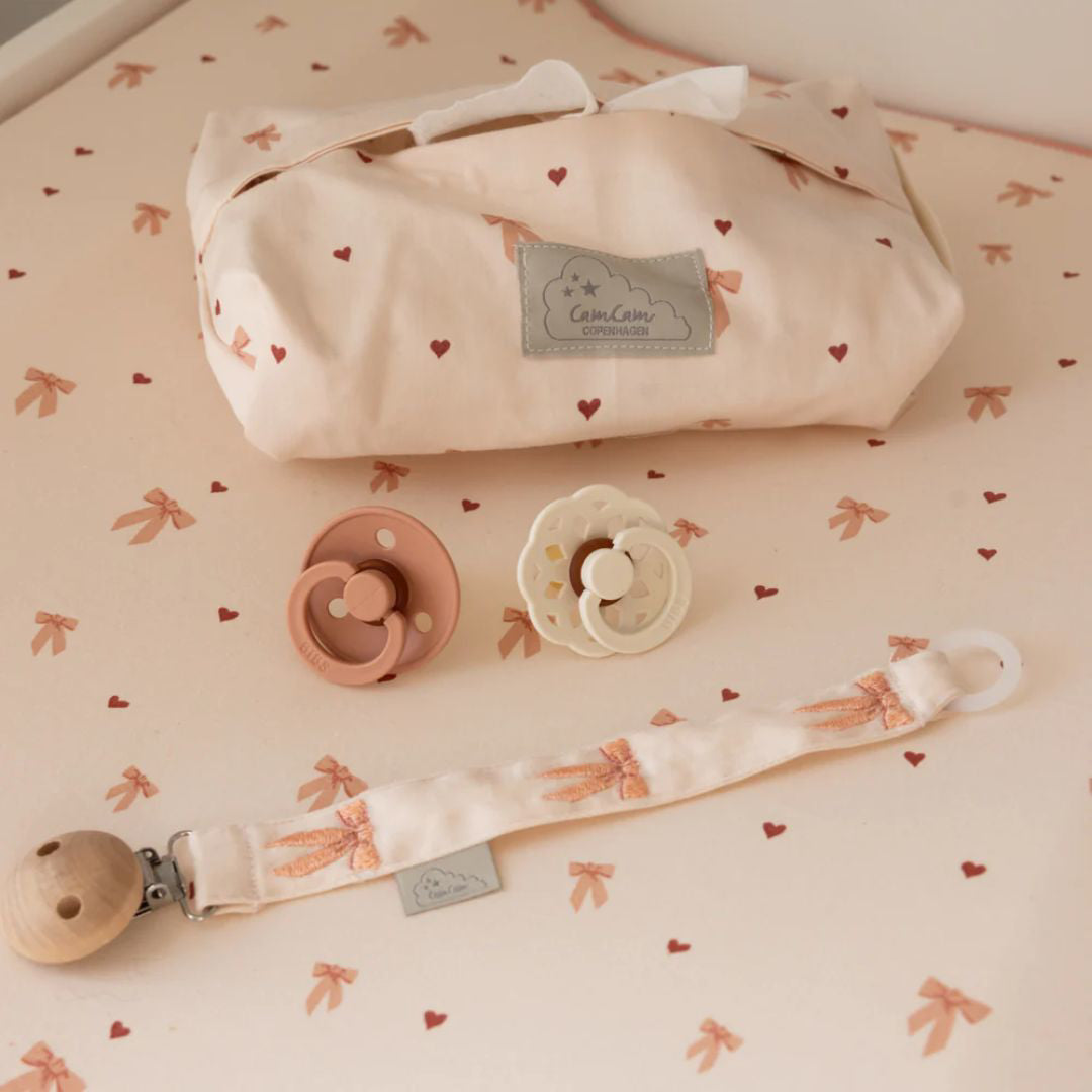 CamCam® Toaletna torbica za vlažilne robčke GOTS Bows Cam Cam Copenhagen