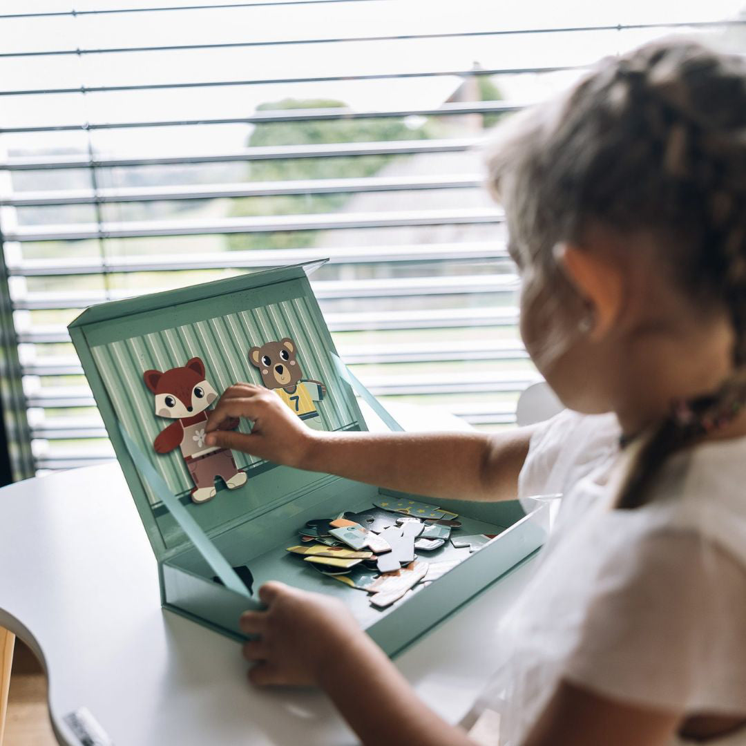 Free2Play® Magnetna igra Obleci živali Free2Play