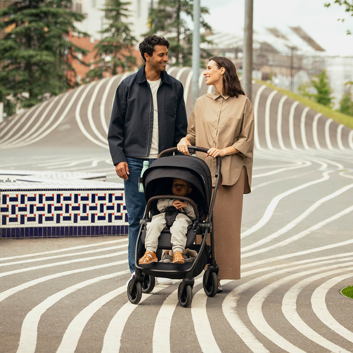 Nuna® Otroški voziček Swiv™ Caviar Nuna