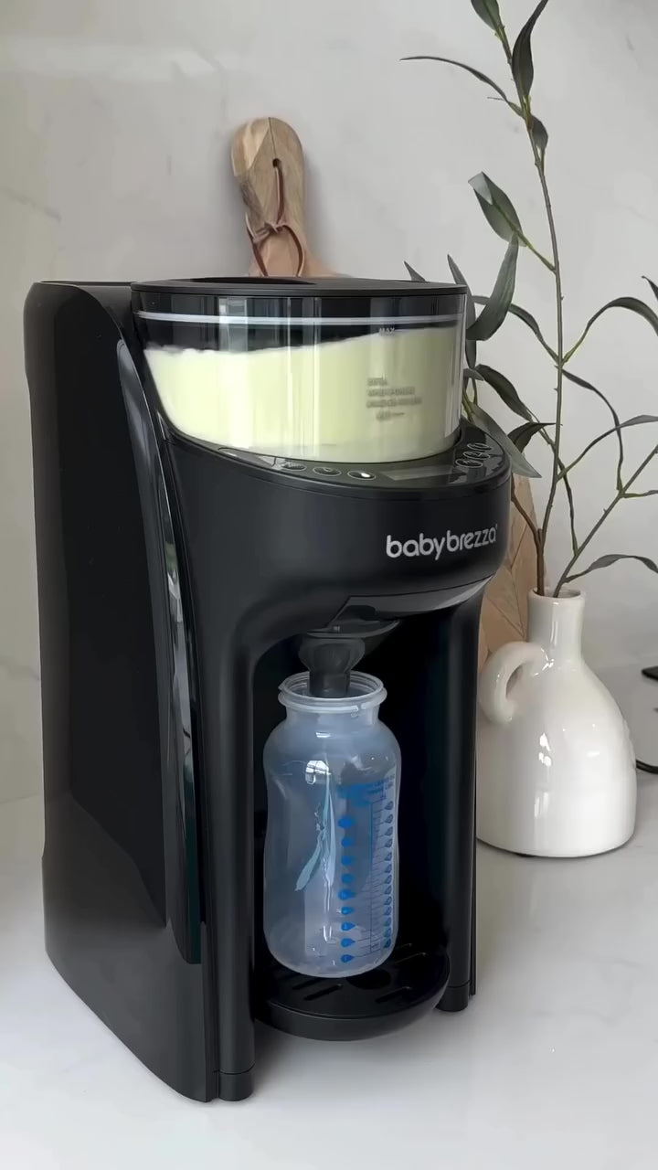 Charger la vidéo : Baby Brezza® Machine à lait adaptée Pro Advance White