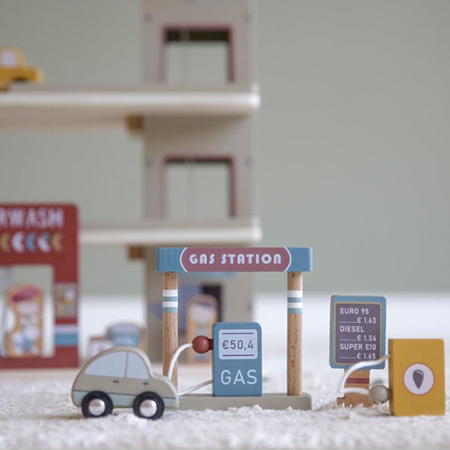Immagine di Little Dutch® Garage in legno per la ferrovia