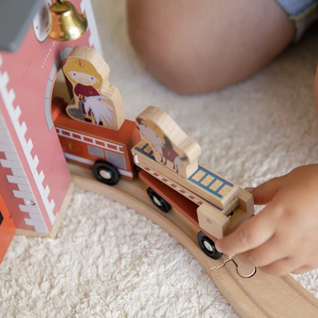 Immagine di Little Dutch® Garage in legno per la ferrovia