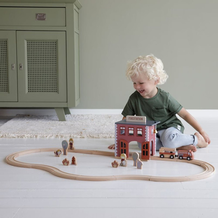 Immagine di Little Dutch® Garage in legno per la ferrovia