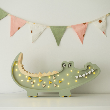 Little Lights® Ročno izdelana lesena lučka Crocodile Pastel Khaki