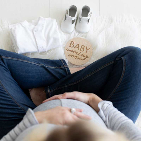 Pearhead® Lesene milestone kartice za fotografiranje nosečke
