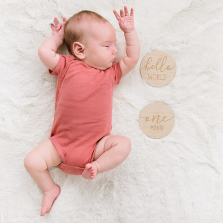 Pearhead® Lesene milestone kartice za fotografiranje dojenčka – 12 mesecev