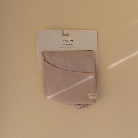 Slika za Mushie® Podbradnjak s rukavima Blush