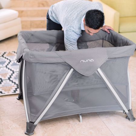 Nuna® Prenosna posteljica Sena™ Aire + rjuha Charcoal