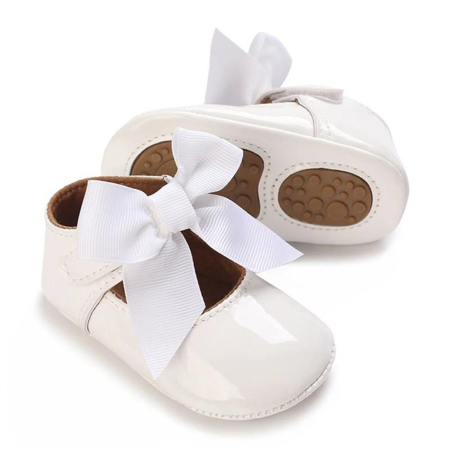 Slika Čevlji za posebne priložnosti za dojenčke Glossy White Bow