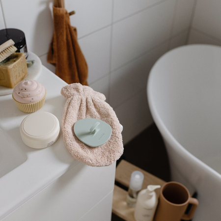 Mushie® Silikonska krtača za odstranjevanje lusk 2 kosa Natural/Cambridge Blue