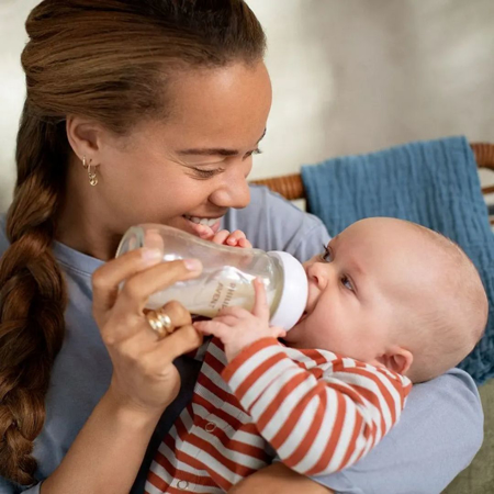Philips AVENT® Steklena steklenička s cucljem Natural Response 240ml
