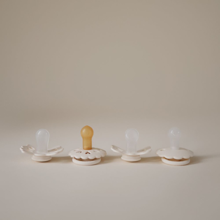Frigg® Try-It Collection Pacifier 4-pack Floral Heart Cream